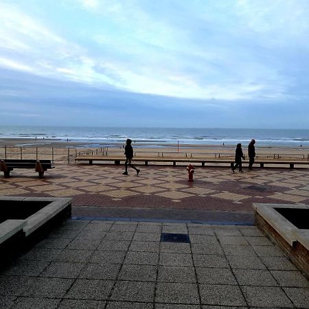 Relax @The Beach De Haan Exterior photo